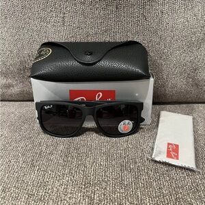 Ray-Ban Justin Black Polarized Gradient Grey Lens 55mm Sunglasses RB4165 622/T3